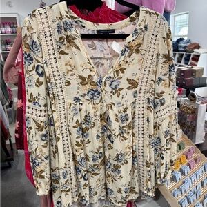 American Eagle Outfitters Cream and Blue Floral Blouse